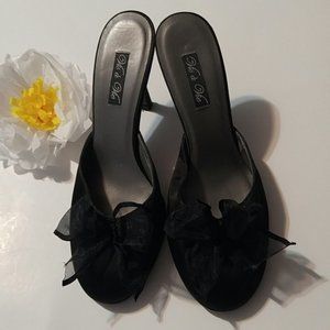 Vis a Vie Black Satin Pump Mule Organza Front Bow Round Closed Toe SZ 8